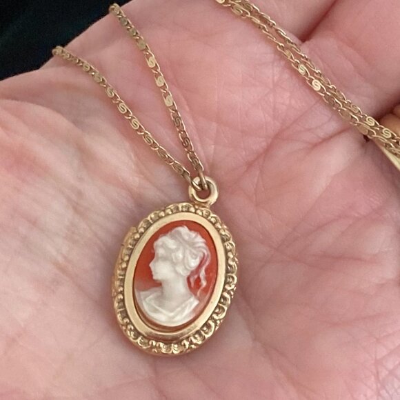 Pretty cameo locket necklace signed 1928 - Picture 3 of 6